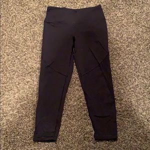 Victoria’s Sport Leggings Knockout Capri w/ Mesh